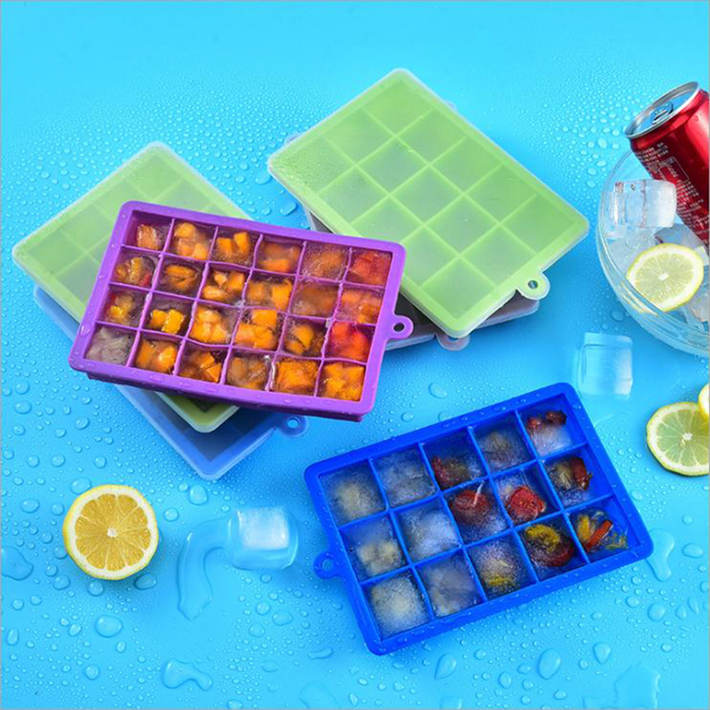BPA ฟรี 15-cavities ซิลิโคนพร้อมฝาครอบน้ำแข็งแม่พิมพ์รูปสี่เหลี่ยมจัตุรัส Silicone น้ำแข็งแม่พิมพ์น้ำแข็งลูกบาศก์น้ำแข็ง