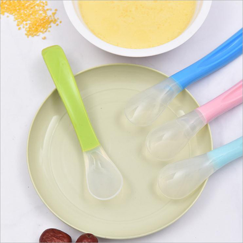 อุปกรณ์ฝึกอบรมการให้อาหารเกรดอาหาร Soft Silicone Baby Spoon BPA ฟรีซิลิโคนทารกช้อนสำหรับการฝึกอบรมเด็กวัยหัดเดิน