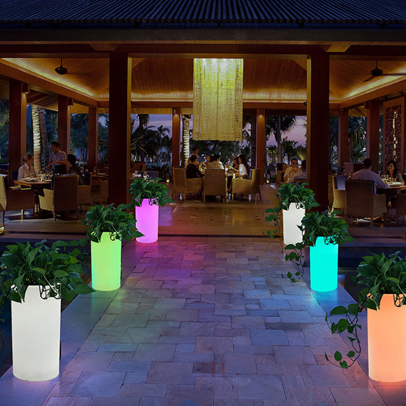 สวนกลางแจ้ง LED LED Lighted Flower Pots, RGB เปลี่ยนสีพลาสติก LED กระถางดอกไม้ส่องสว่างสำหรับงานแต่งงานงานปาร์ตี้จัดงานโรงแรมการตกแต่งพิธีเปิดห้างสรรพสินค้า (กันน้ำ IP68)
