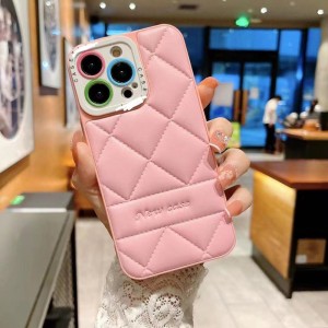 เหมาะสำหรับ iPhone13Promax เบาะอากาศกลิ่นหอมขนาดเล็ก 14 Lambskin Plaid Patch Leather Phone Case 12 เคสป้องกัน