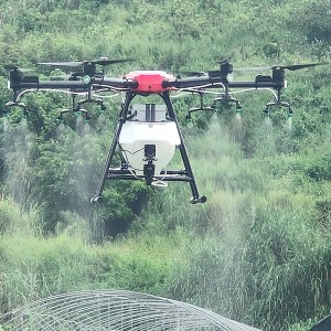 การฉีดพ่นทางการเกษตรของ UAV