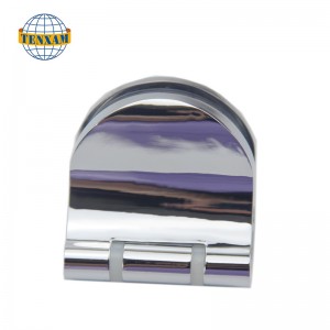 บานพับครึ่งหนึ่งกับกำแพง