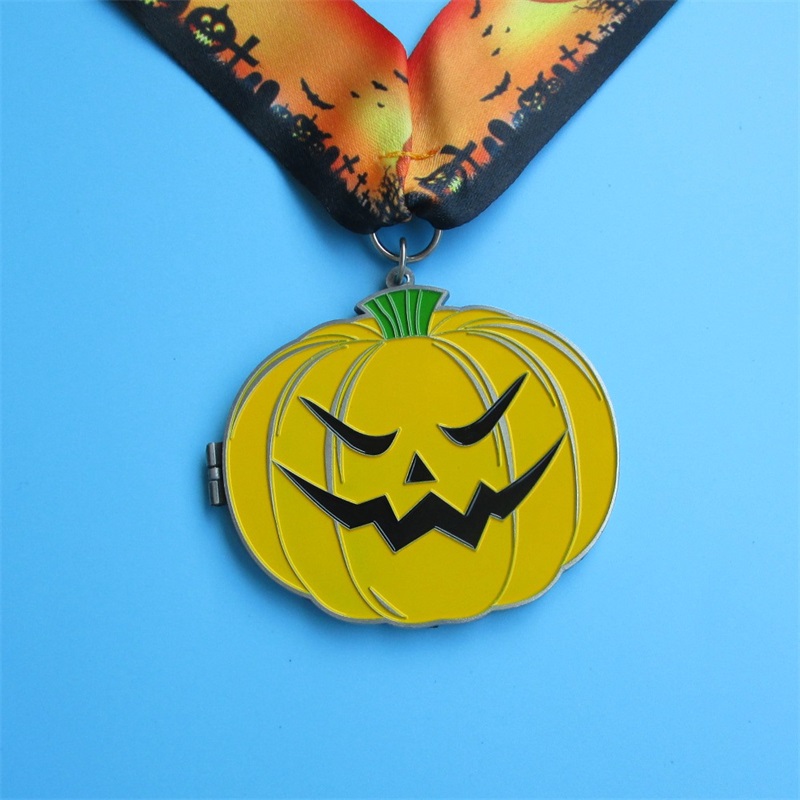 เหรียญเหรียญที่กำหนดเอง Halloween Festival Gift Metal Clam-Shell Folding Medals