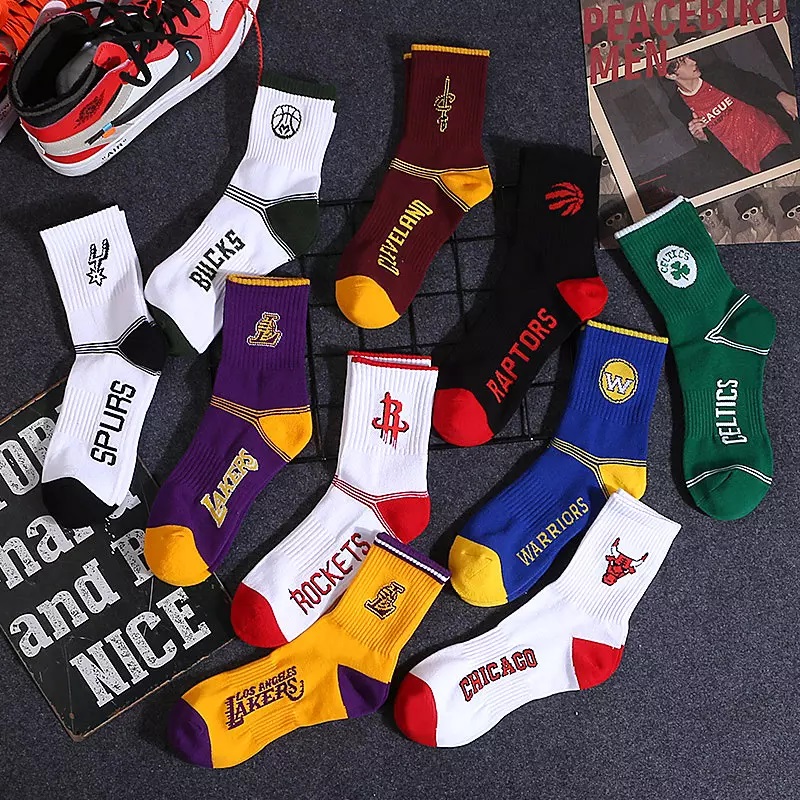 Men Socks ทีมบาสเก็ตบอลอินเทรนด์ถุงเท้าถักแบบกำหนดเอง