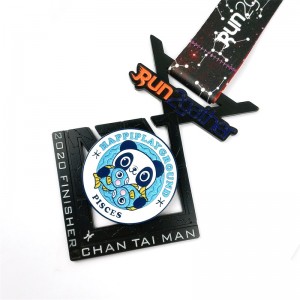 โรงงานค้าส่งสังกะสีโลหะผสมของที่ระลึกการชุบสัตว์สีดำแสดงเหรียญโลหะ