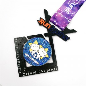 โรงงานค้าส่งสังกะสีโลหะผสมของที่ระลึกการชุบสัตว์สีดำแสดงเหรียญโลหะ