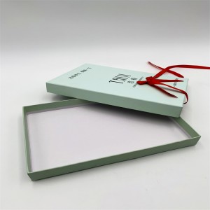 กล่องของขวัญพร้อมริบบิ้น