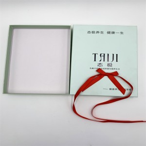 กล่องของขวัญพร้อมริบบิ้น