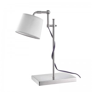 โคมไฟงานที่ปรับได้ที่สถานีทำงานในห้องพัก