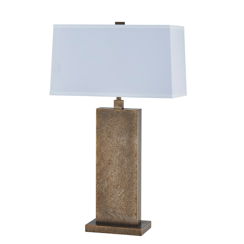 โคมไฟโต๊ะเหล็กโบราณตกแต่งที่ทางเข้าพื้นที่สาธารณะ