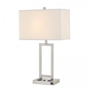 โคมไฟตั้งโต๊ะ Gatsby พร้อมผิวนิกเกิลแปรงสองช่องทางสวิตช์โยก/off และพอร์ต USB