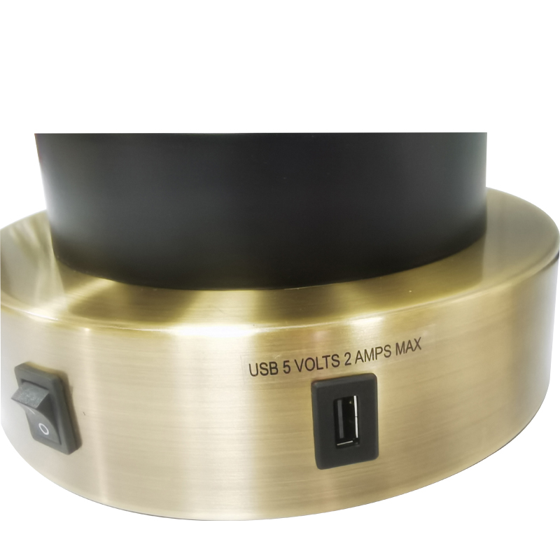 โคมไฟกลางคืนและโคมไฟทองเหลืองโบราณและสีดำเสร็จสิ้นสวิตช์โยก/off ทางออกที่สะดวกและพอร์ตการชาร์จ USB ที่ห้องพัก