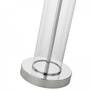 โคมไฟโต๊ะกระจกใสพร้อมโครเมี่ยมขัดเงาที่ห้องพักของโรงแรม