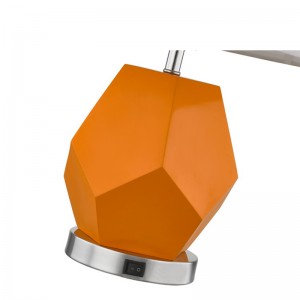 โคมไฟตั้งโต๊ะโรงแรม Hampton Inn พร้อมตัวเรือนเรซิ่นและสวิตช์/off rocker ที่ห้องพักของโรงแรม