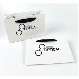 ถุงกระดาษพิมพ์กระดาษแข็งสีขาวคราฟท์กระดาษของขวัญพร้อมที่จับริบบิ้นสำหรับกระเป๋าช้อปปิ้งพร้อมโลโก้ของคุณเอง