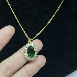 Regal Emerald Elegance Gold-สร้อยคออัญมณีสีเขียวชุบด้วยสำเนียงประกาย