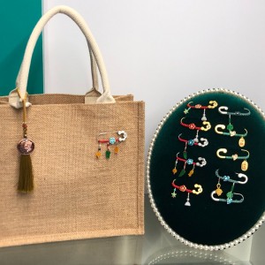 ชาวจีน-เข็มกลัดโชคดี