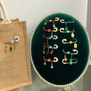 ชาวจีน-เข็มกลัดโชคดี