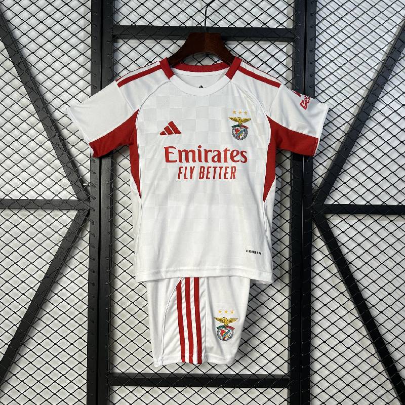 25/เด็ก 26 คน Benfica ขนาดเกมที่สาม: 16-28