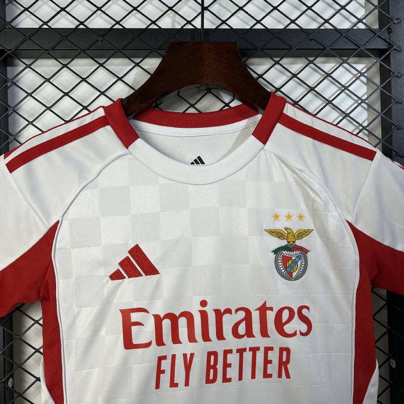 25/เด็ก 26 คน Benfica ขนาดเกมที่สาม: 16-28