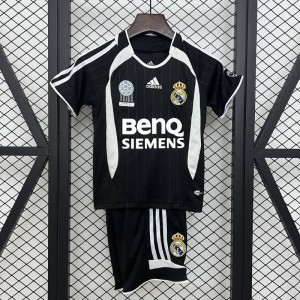 Kids Real Madrid 06/07 Away Size: 16-28