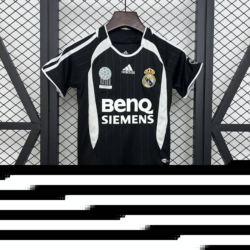Kids Real Madrid 06/07 Away Size: 16-28