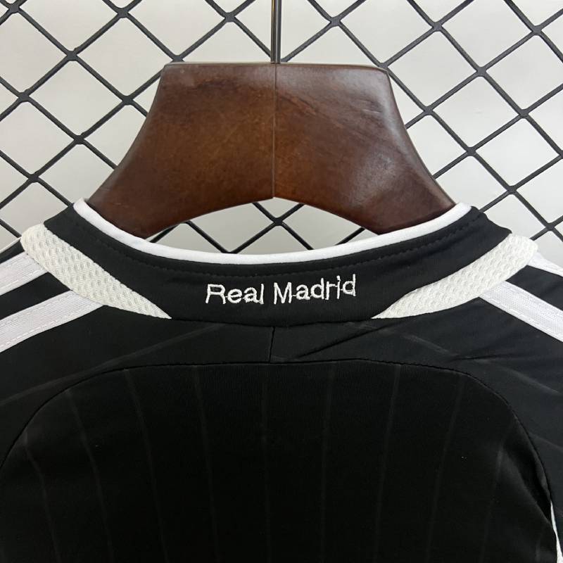 Kids Real Madrid 06/07 Away Size: 16-28