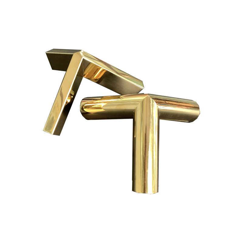 Zotye Stainless Steel Gold Electroplated สามเหลี่ยมสาม-เครื่องประดับขาตั้งกลวงมิติ